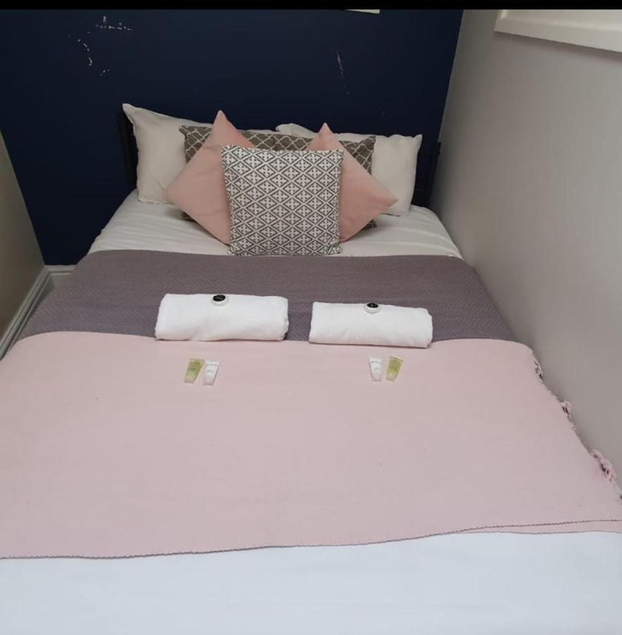 Stunning Hepburn Suite! Bath Zewnętrze zdjęcie